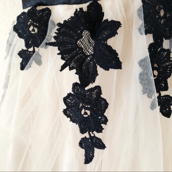 Cream color special occasion dress - Picture 3 of 7